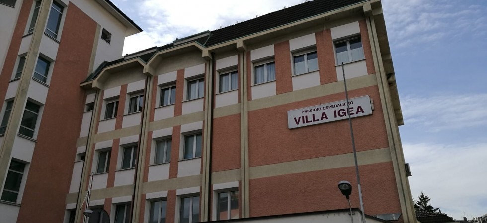 Principio d'incendio a Villa Igea: cortocircuito a una lampada, si scioglie la plafoniera